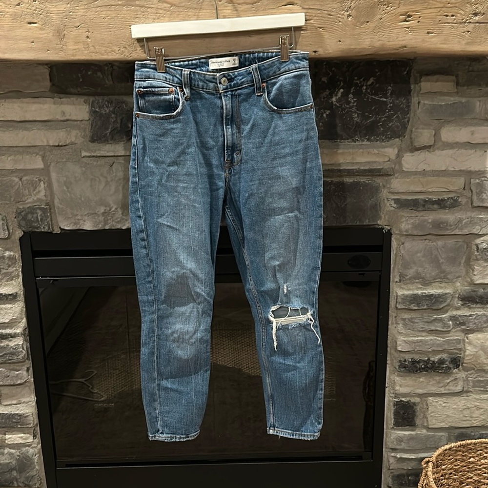 The skinny high rise. 4 short. Great condition. No thinning.